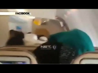 video появилось видео из самолета попавшего в зону турбулентности sex