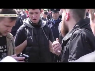 video видео как неонацисты нападают на бессмертноый полк в киеве появилось в сети sex