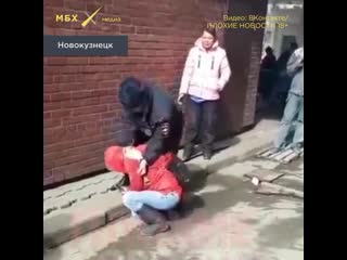 video полицейские задерживают продавщицу лука sex