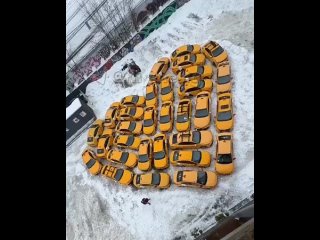 video таксист из москвы собрал сердце из 30 тачек такси и сделал предложение своей возлюбленной на 14 февраля sex
