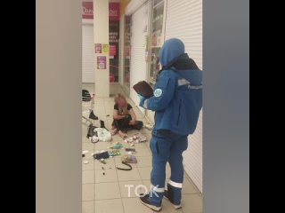 video неадекватная женщина разделась и станцевала в супермаркете новосибирска sex