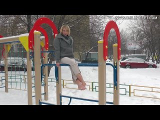 video ксения гуляет босиком по снегу часть 13 sex