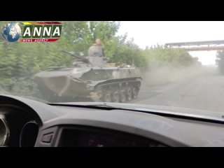 video репортаж корреспондентов anna news окрестностей лисичанска колонны российских и республиканских военных идут к sex
