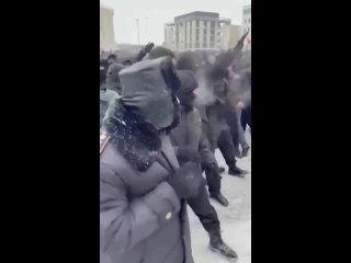 video противостояние полиции и протестующих в казахстане sex