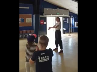 video 为了留住公司的股东们社长送出了自己最得意的美女秘书作为他们的内射玩物一个小穴插入两根鸡巴 vid 92670621 071011 110 mp4 sex