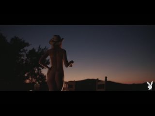 video cowgirl undresses after riding a horse ковбойша раздевается после поездки на лошади sex