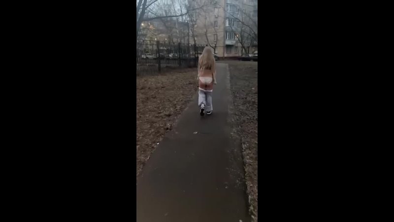 video прогрессивная зумерша захотела снять тикток в труселях а там оказался сюрприз в виде черкаша девочки такие sex