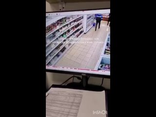 video мужчина пришел в магазин раз два на улице добровольского и похитил алкоголь и быстренько убежал sex