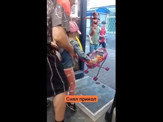 video снял прикольное видео в автобусе mp4 sex