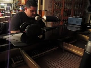 video неизвестный исполнитель поет известную песню adele someone like you sex