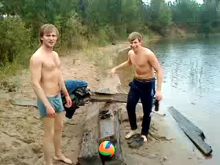 video голые парни купаются в реке sex