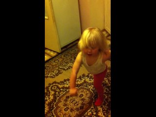 video и потанцевала и попой повертела и отжалась sex