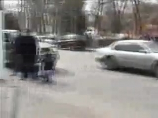 video грязнаяволосатаявонючая бомжиха жжёт на улице sex