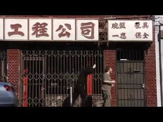 video маньяк с ложкой или ужасно медленный убийца с крайне неэффективным оружием sex