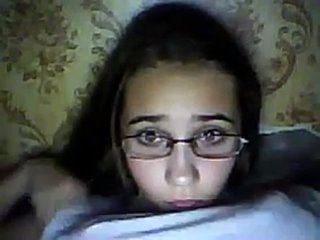 video молоденькая девушка школьница сняла себя на вебку одноклассница решила расслабиться ласкает себя показывает грудь sex