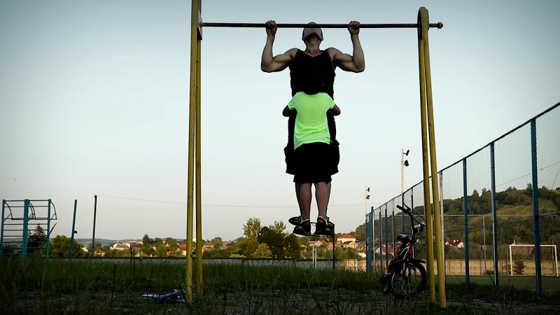 video подтягивания с племянником pull ups with nephew sex