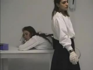 video очаровательная школьница 18 получает клизму sex