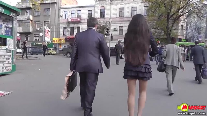 video трусики под юбками и платьями в разных местах улица инет sex
