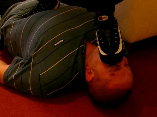 video scouse scally black nike worship лижет чёрные кроссы sex