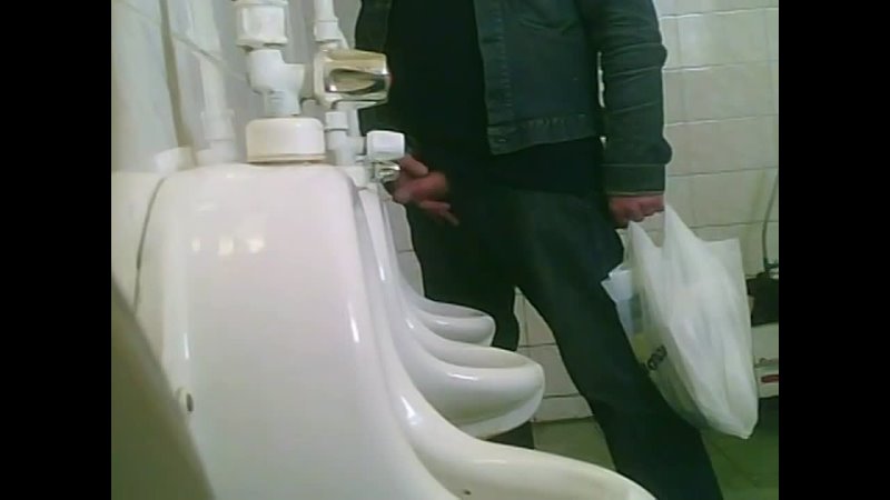 video дрочим в туалете не стисняясь sex