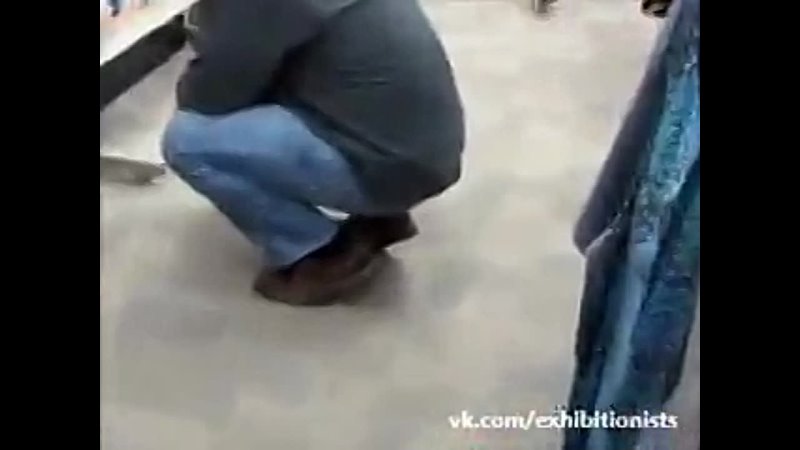 video вуайерист поневоле эксгибиционистка показала левому мужику свою письку sex