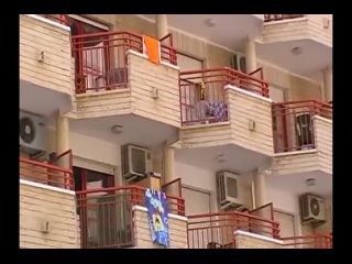 video уборка на балконе дома можно ходить без трусов sex