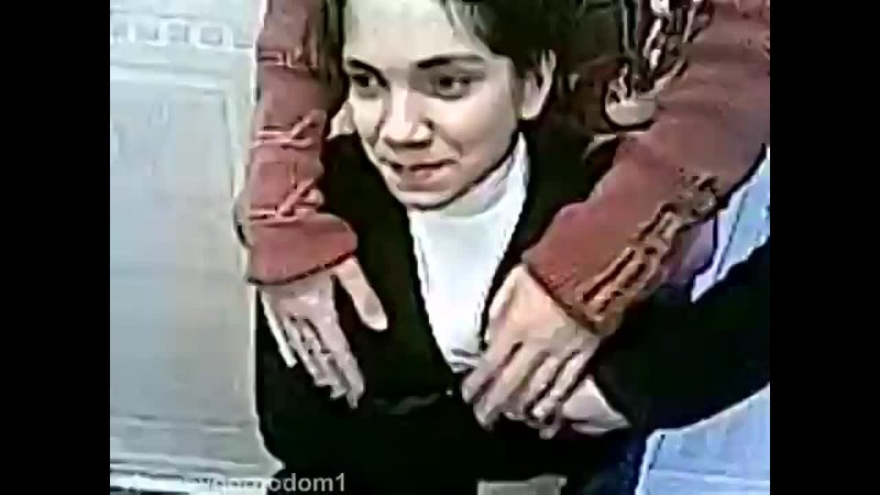 video школьники развлекаются щекоткой с одноклассницей sex