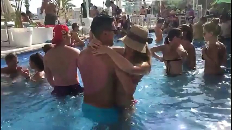 video новое видео кизомба в бассейне mallorca beach club танцоры оля федосеева и крист christ olya fed sex