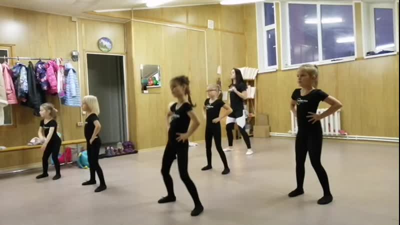 video 爱足美脚社美脚踩踏社区字母圈艾斯爱慕免费视频大全女王踩踏免费视专区提供国内sm vid 89340311 000410 744 mp4 sex