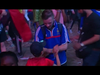video a tender moment from the euro 2016 نهائي أوروبا ٢٠١٦ لقطة تجسد جمال الروح الرياضية مشجع فرنسي يبكي خسارة فريقة ومشج sex