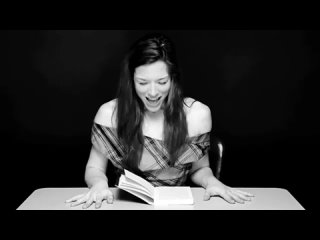 video порноактриса стоя читает книгу сидя на вибраторе sex