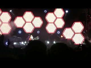 video muse stockholm syndrome суперская импровизация с разбитой гитарой и барабанами live lollapalooza 2011 sex
