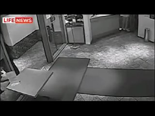 video милиционер устроил стрельбу в ночном клубе sex