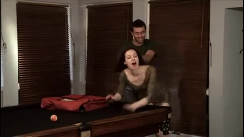 video дала себя трахнуть в обе дырки доставщику пиццы в бильярдной sex