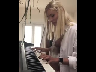 video metallica nothing else matters piano cover by nude woman полуобнаженная девушка играет металлику на пианино sex