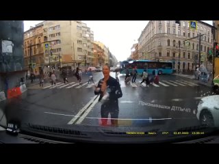 video петербурженка показала грудь водителю в благодарность за вежливость sex