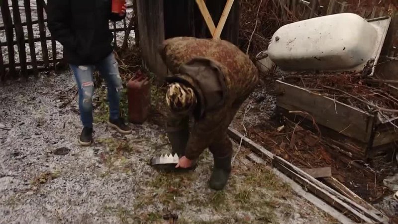 video сундук запер соседа в туалете деревенские поссорились пойдём отойдём sex