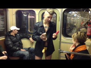 video ненормальный продавец в метро sex
