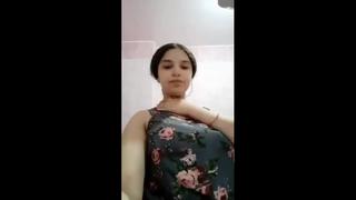video لبوه مصريه عسوله وكيوته بتقلع ملط فالحمام وتعرض لحبيبها جسمها الكيرفي الملبن mp4 sex