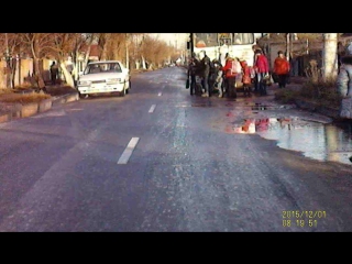video бабушка тянет внуков под колеса sex