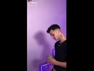 video непослушная сестра сбежала к своему парнюа он зделал sex