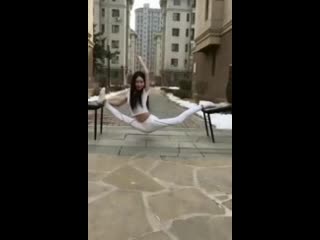 video экстремальный шпагат от гимнастки sex