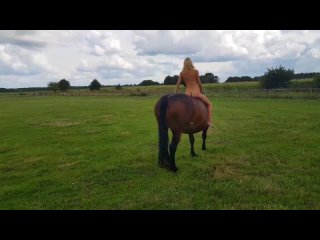video a naked girl horse riding sex