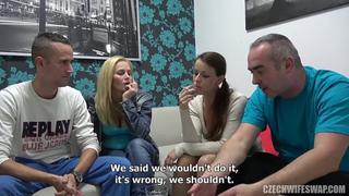 video 最新流出果哥精品大尺度白金版视频巨乳模特被潜沙发跪着给导演吃屌 czech wife swap 03 480 sex