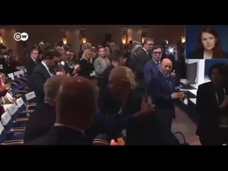video после своего долгого выступления юлия навальная подошла к нэнси пелоси поцеловала ее и улыбаясь sex