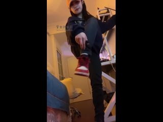 video 不知名美女 no 019 第一视角 红绿灯运动系学妹白袜aj羞辱圣水 sex