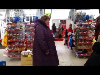 video русская патриотка сопротивляется жидо биндеровцам в молодые магазине sex